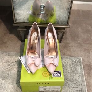 TED BAKER AZELINE PUMPS (LT. PINK)